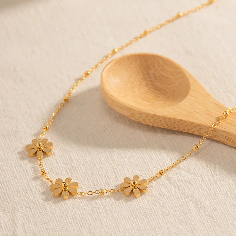Blooming Daisy Necklace