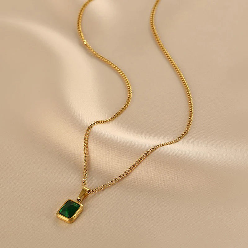 Amelia Pendant Necklace