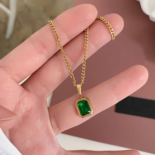 Amelia Pendant Necklace